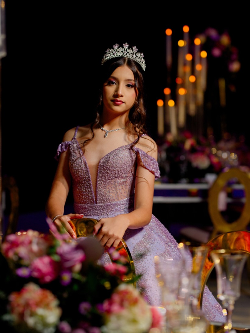 Retrato floral en una celebración de quinceañero.