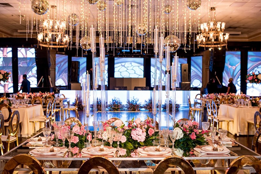 Recepción inspiracional en una celebración de quinceañero.