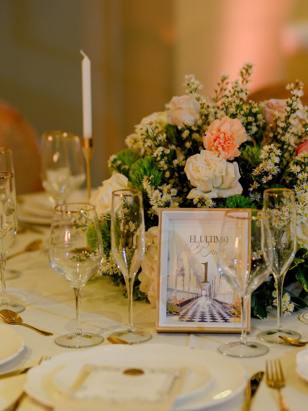 Número de mesa en una celebración de boda.